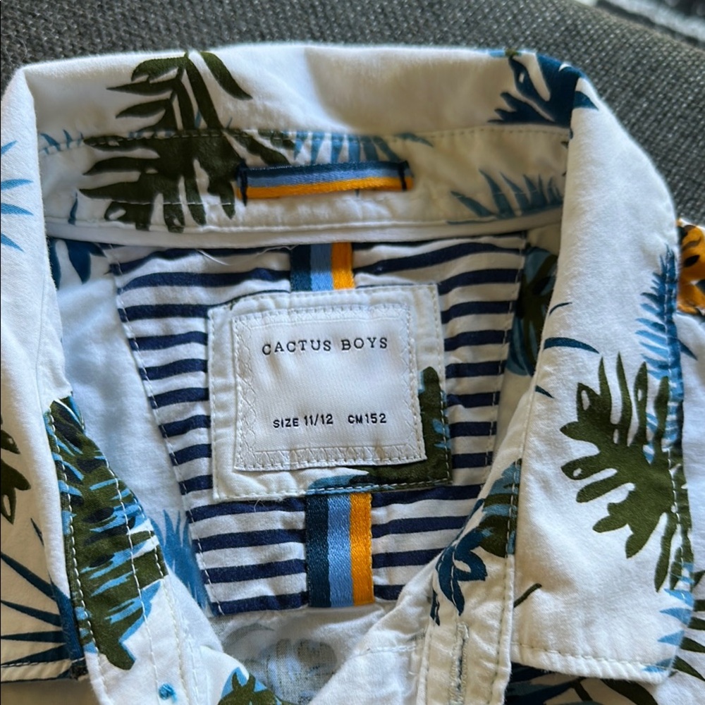 Cactus White and Blue Tropical Button Down Shirt - Picture 3 of 5